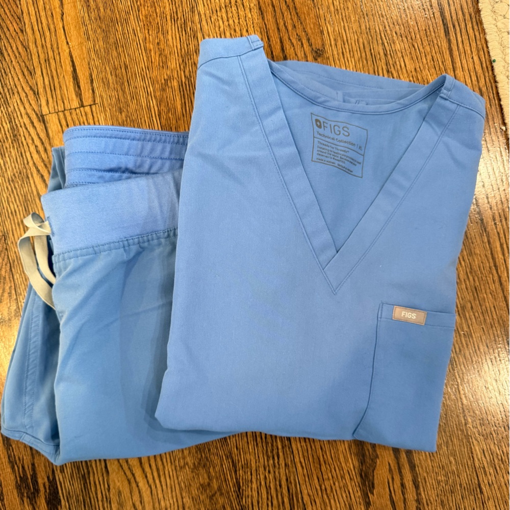Figs Ceil Blue scrubs XL/L